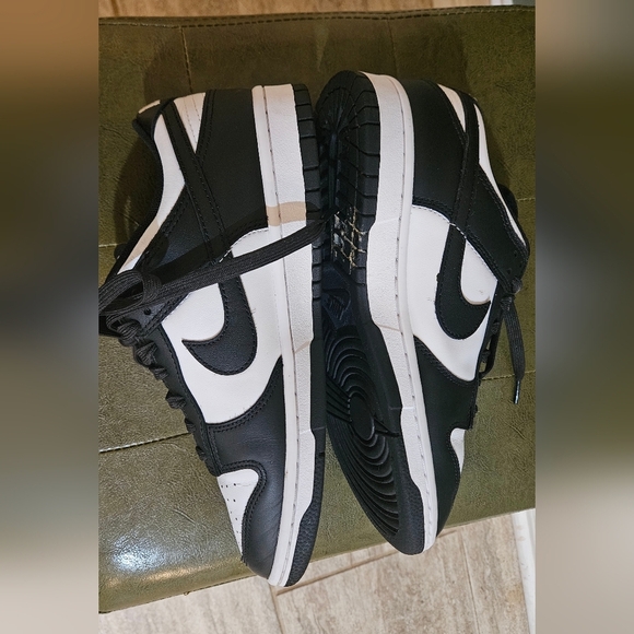 NIKE Dunk Low Retro Leather Sneakers In Panda. Black/White. Mens 7.5/Womens 8.5. - Picture 14 of 16